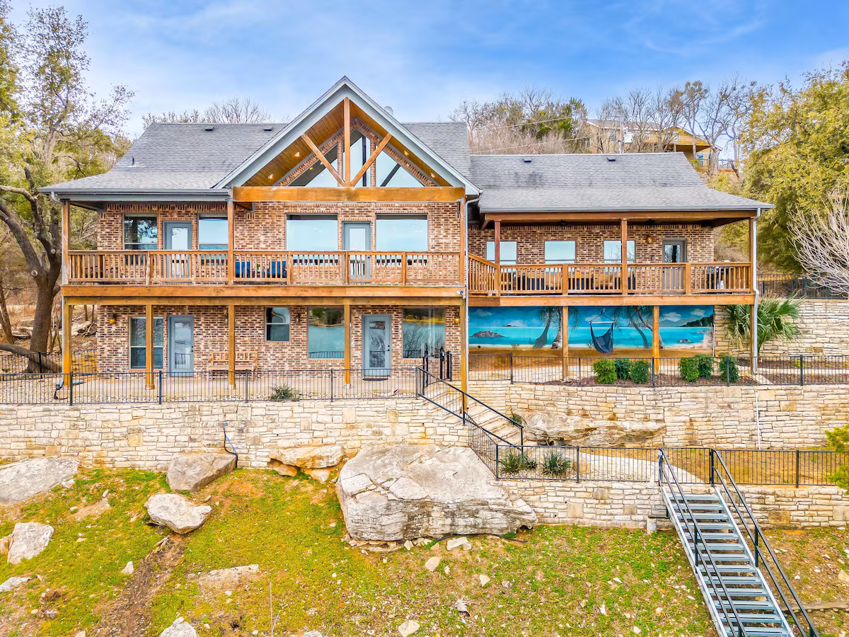 Granbury's Most Desired Main Lake Getaway!