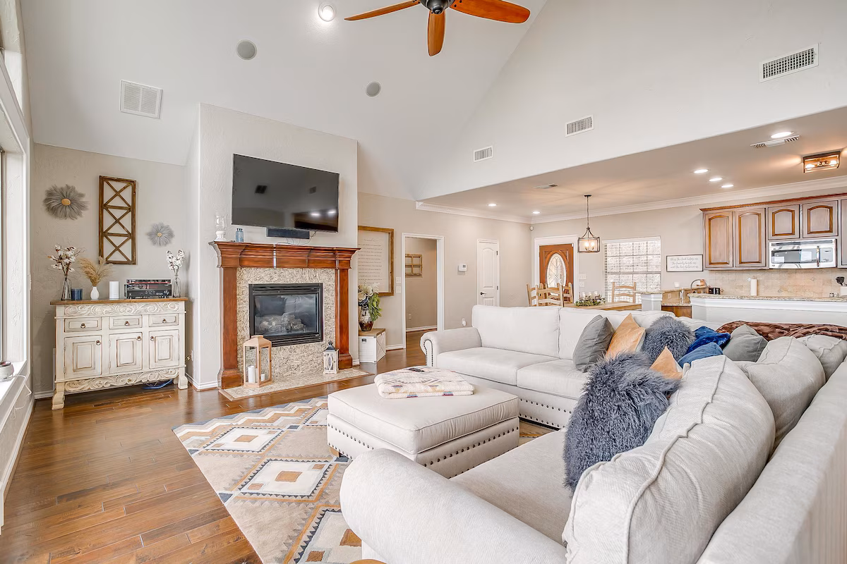 Granbury's Most Desired Main Lake Getaway!